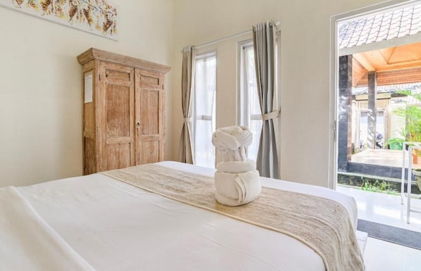 Standard Room, Patio | Desk - Pondok Chesia By The Loka (Badung)