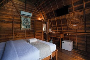 Superior-rum - uteplats - utsikt mot poolen | Skrivbord