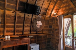 Superior Room, Patio, Pool View | Desk - Pondok Chesia By The Loka (Badung)