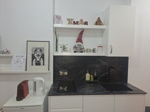 Private kitchen - The studio offers cleanliness, peace and comfort, for a pleasant, relaxing stay! (Pafos)