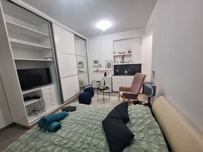1 bedroom, iron/ironing board, WiFi, bed sheets - The studio offers cleanliness, peace and comfort, for a pleasant, relaxing stay! (Pafos)