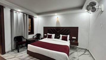 Rom – deluxe, fjellutsikt | Wi-fi (inkludert)