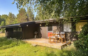 Outdoor dining - 4 bedroom beautiful home in ålbæk (Ålbæk)