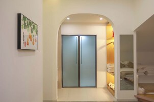 家庭套房, 山景 | 浴室服务设施 | 吹风机、浴袍、毛巾