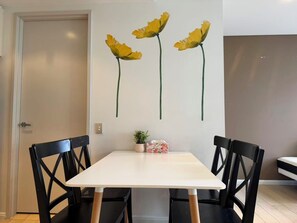 Dining - Resort-Style 2BR in Zetland Near CBD (Zetland)