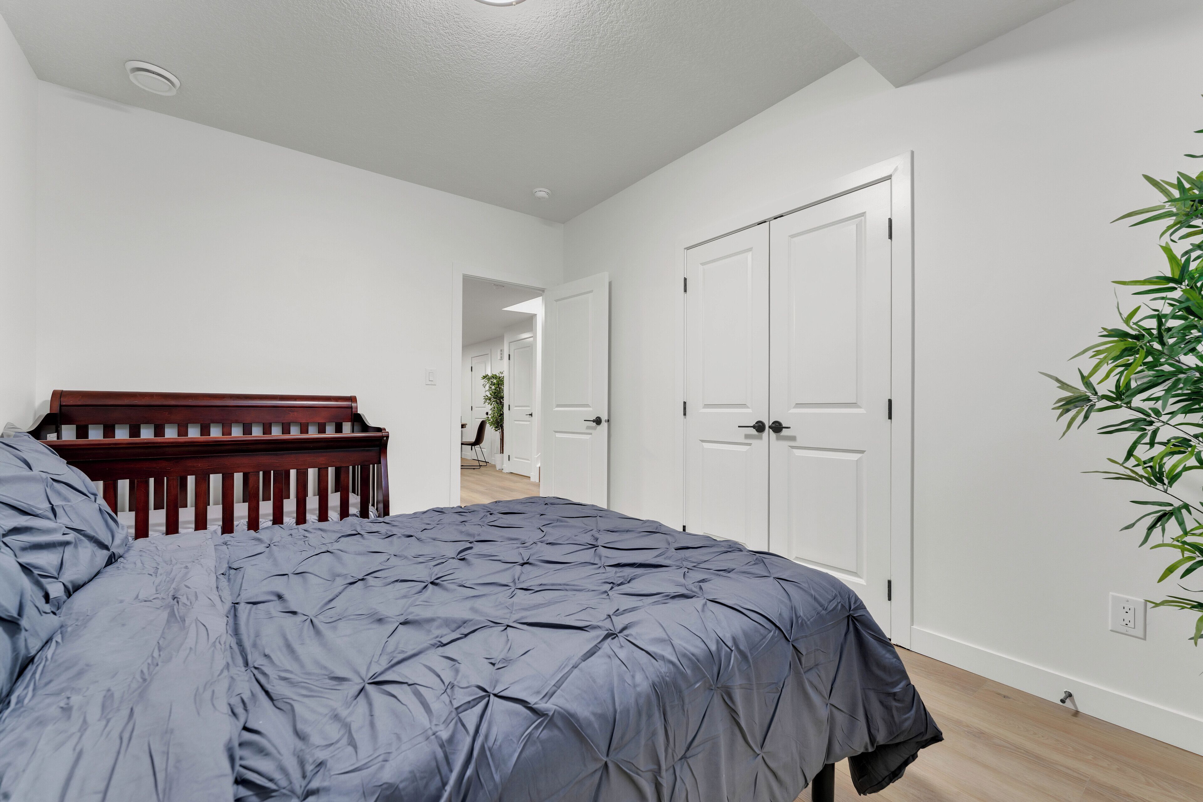 2 bedrooms, iron/ironing board, WiFi