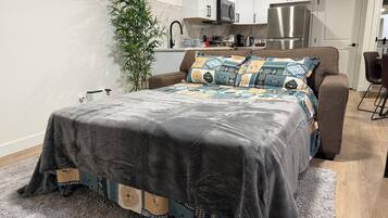 2 bedrooms, iron/ironing board, WiFi