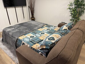 2 bedrooms, iron/ironing board, WiFi