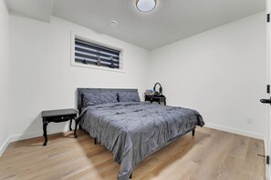 2 bedrooms, iron/ironing board, WiFi