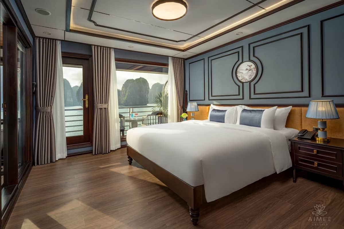 Phòng Premier, ban công, quang cảnh biển | Bàn, màn/rèm cản sáng, phòng cách âm, bàn ủi/dụng cụ ủi quần áo 