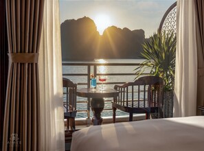 Terrace/patio - Aime'e Luxury Cruise (Ha Long)