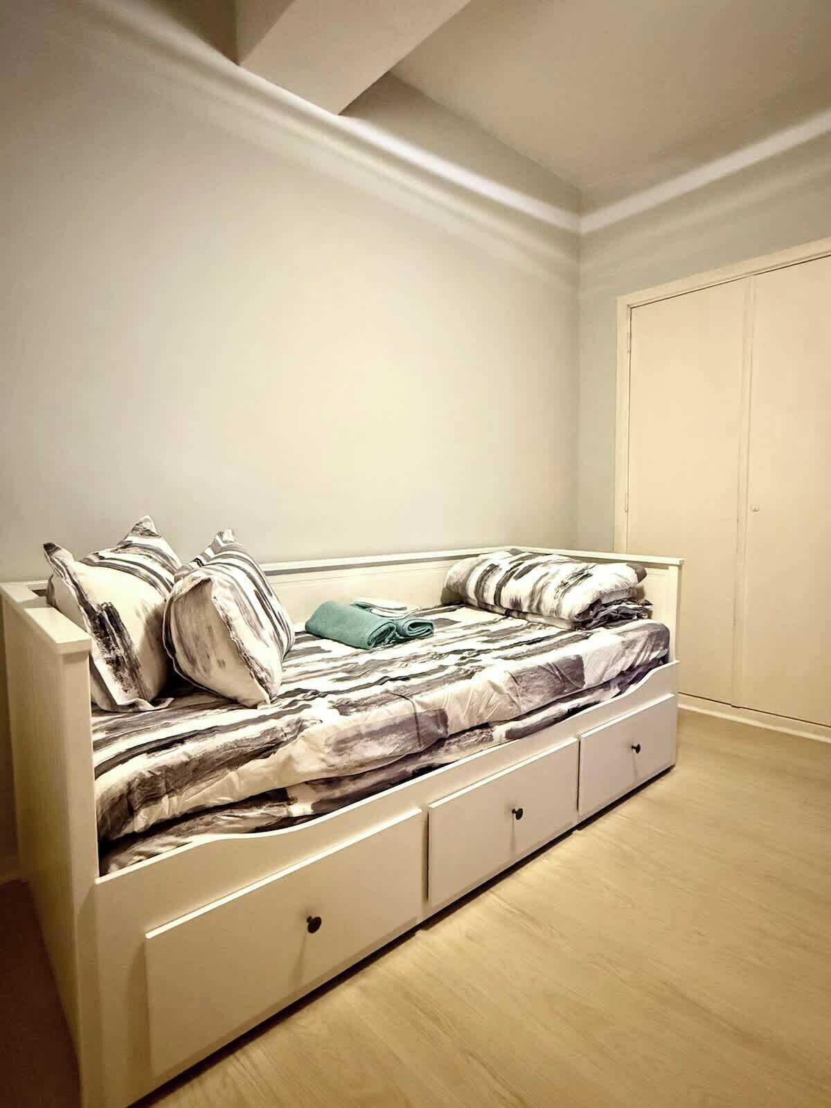 2 bedrooms, iron/ironing board, WiFi, bed sheets