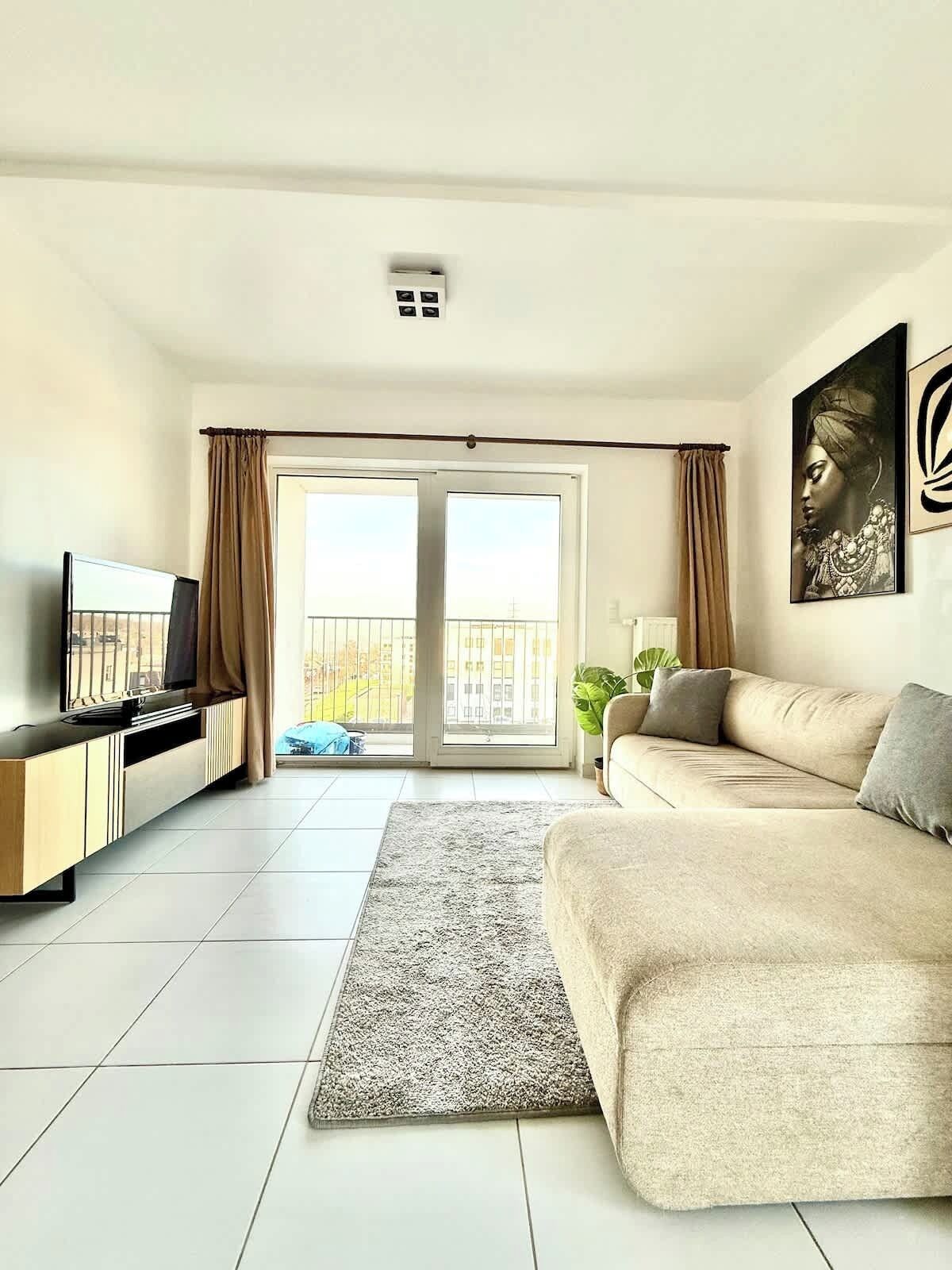 Televisión y oficina 