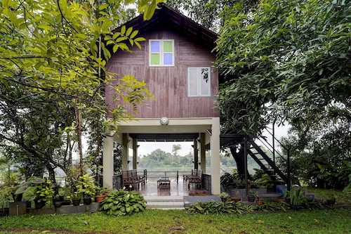 Collection O Chalakkudy River Annamanada