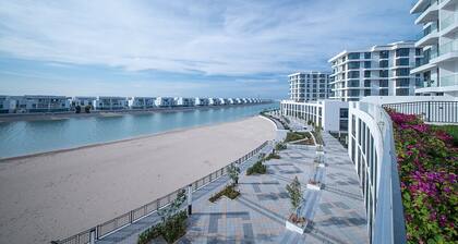 Stunning Beachfront Studio in Blue Bay Walk