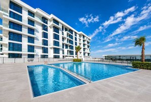 Pool - Private Beach Access Studio W Pool & Gym Access (Ajmal Makan)