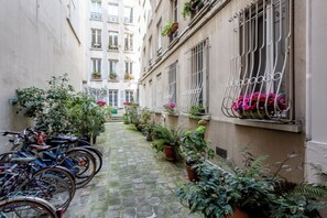 Property grounds - Charming Parisian Retreat in the Heart of the City (Paris)