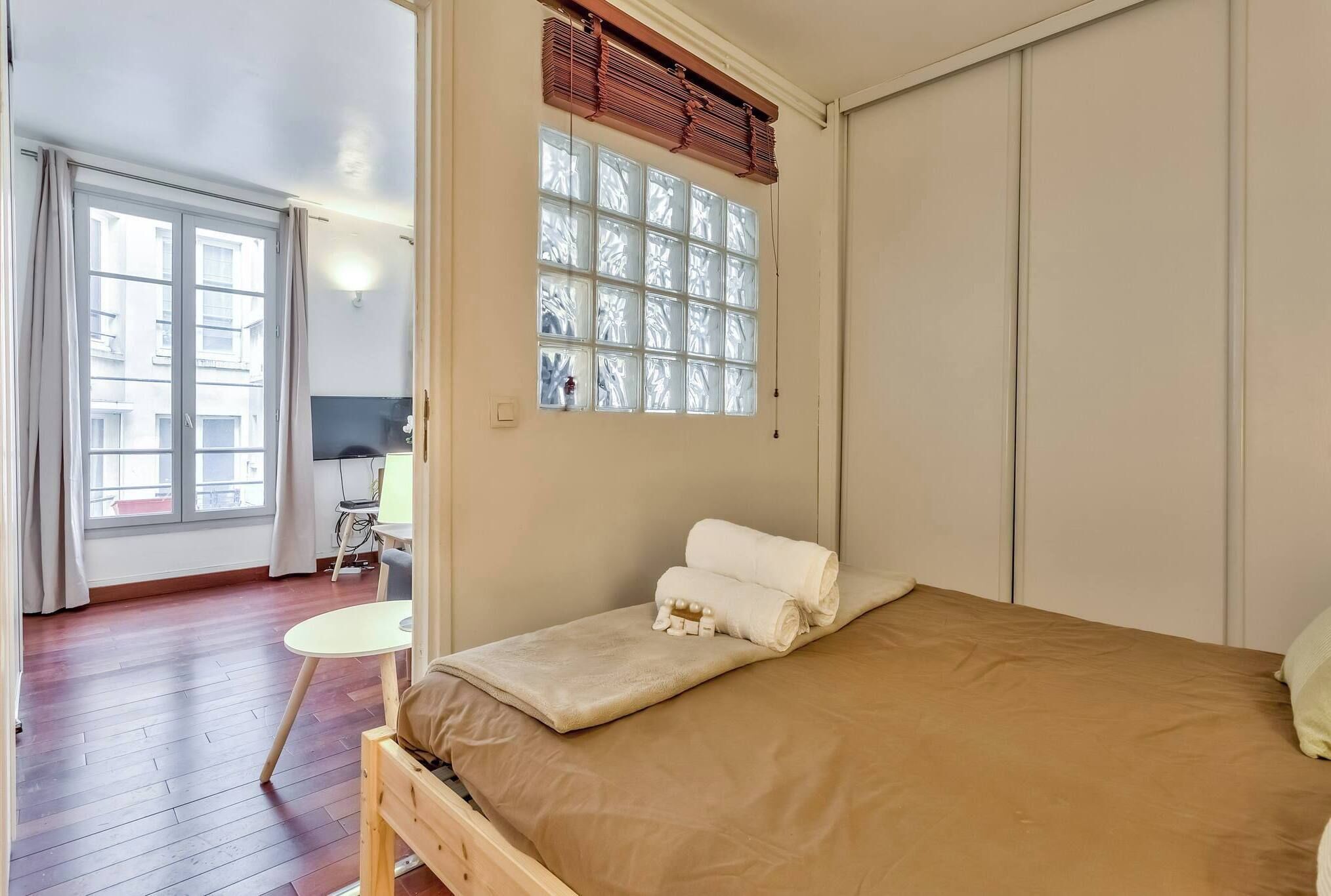 1 dormitorio, tabla de planchar con plancha, Internet y ropa de cama