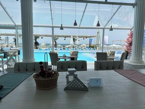 Outdoor dining - Selena Bay Resort - VIP apartment with Private Beach Area (محافظة البحر الأحمر)