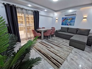 TV - Selena Bay Resort - VIP apartment with Private Beach Area (محافظة البحر الأحمر)