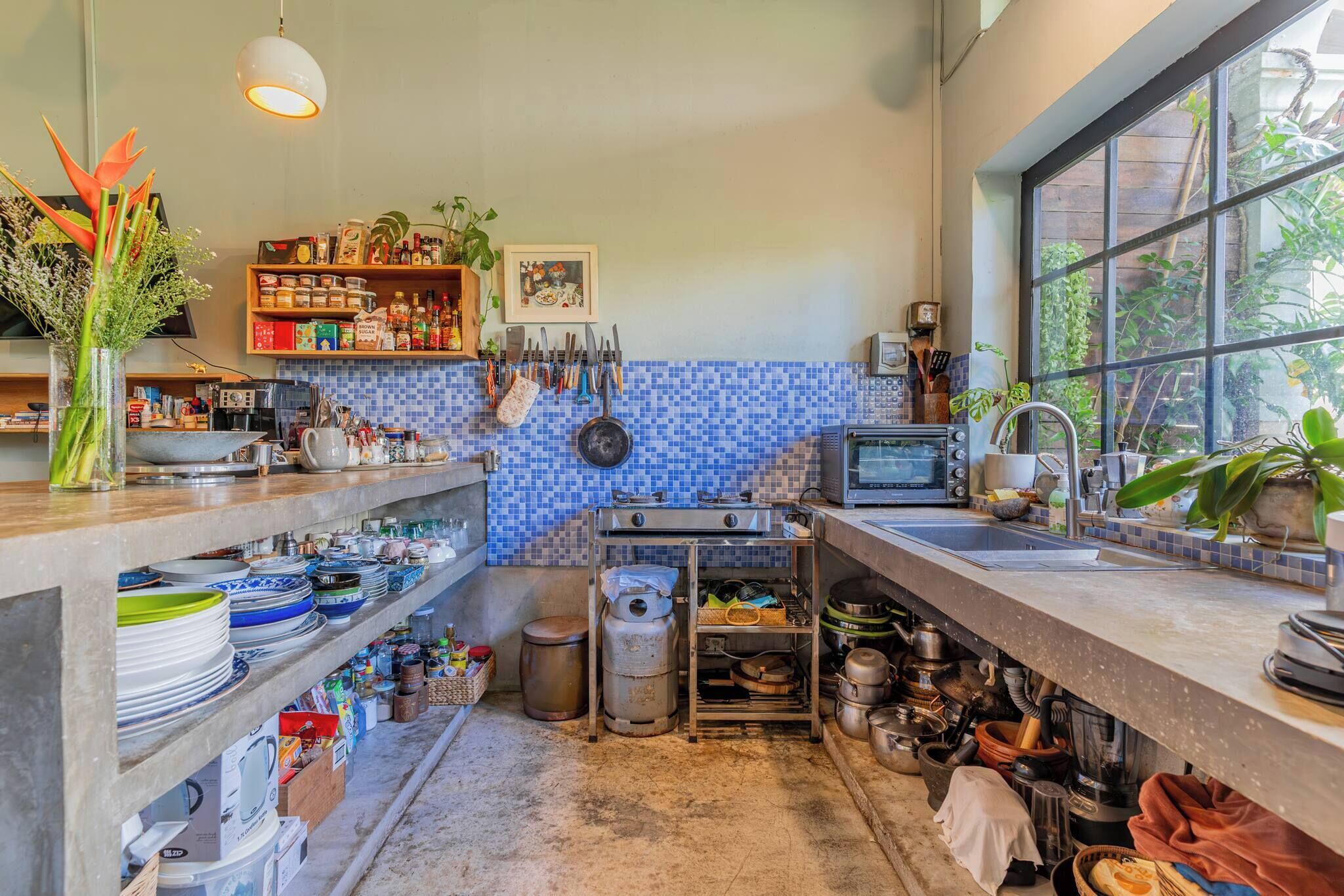 ثلاجة، فرن، موقد طهي مسطح، ماكينة لصنع القهوة/الشاي