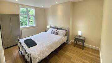 2 bedrooms, iron/ironing board, Internet, bed sheets