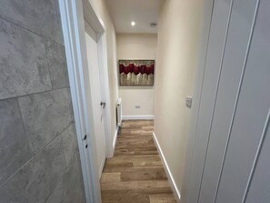 Interior - Mayfield Escape - Stylish Two Bed Apartment (South Croydon)