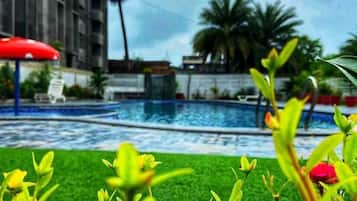 Piscina a l'aire lliure