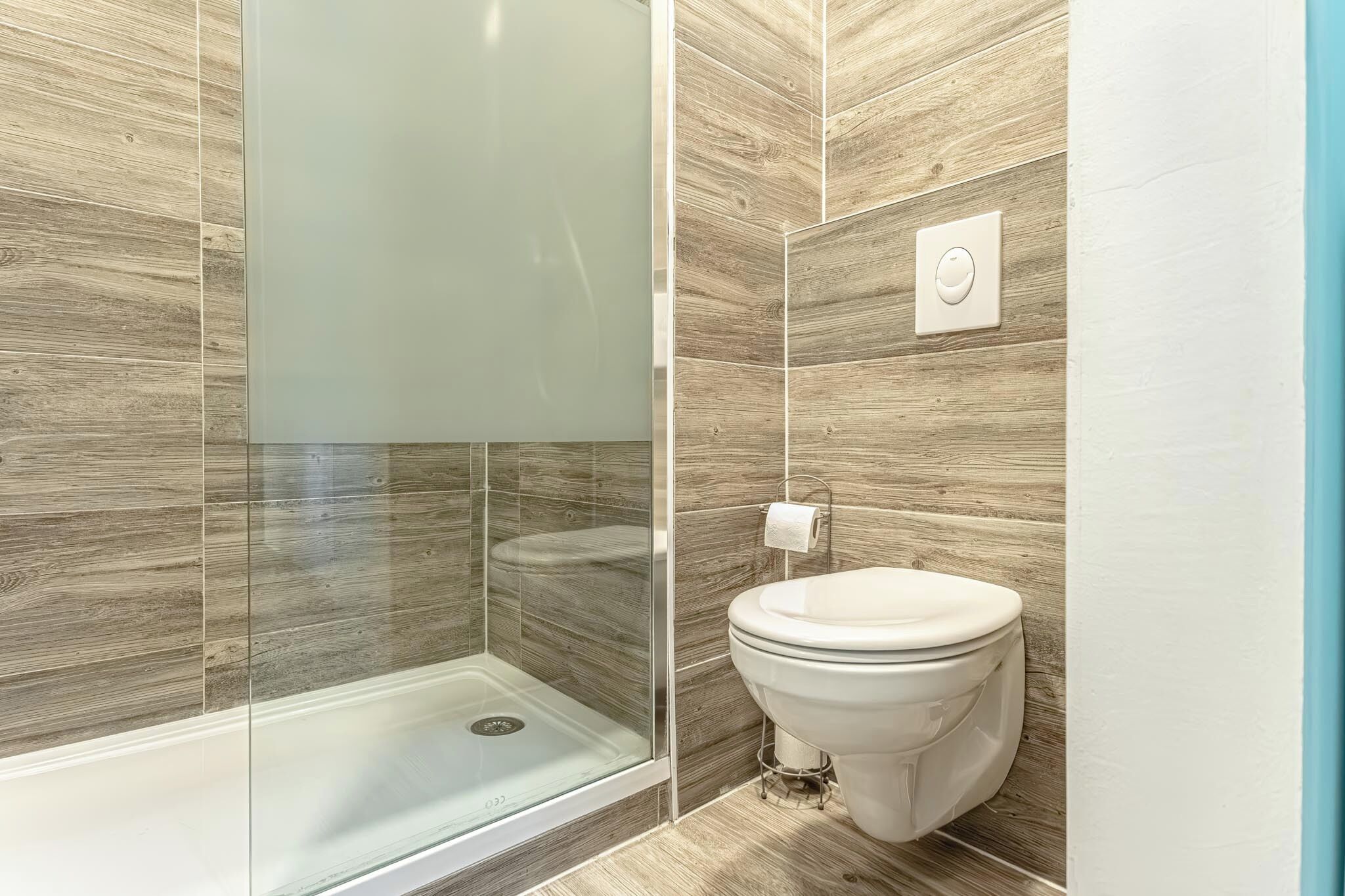 Basic Apartment | Bathroom
