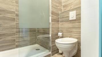 Basic Apartment | Bathroom