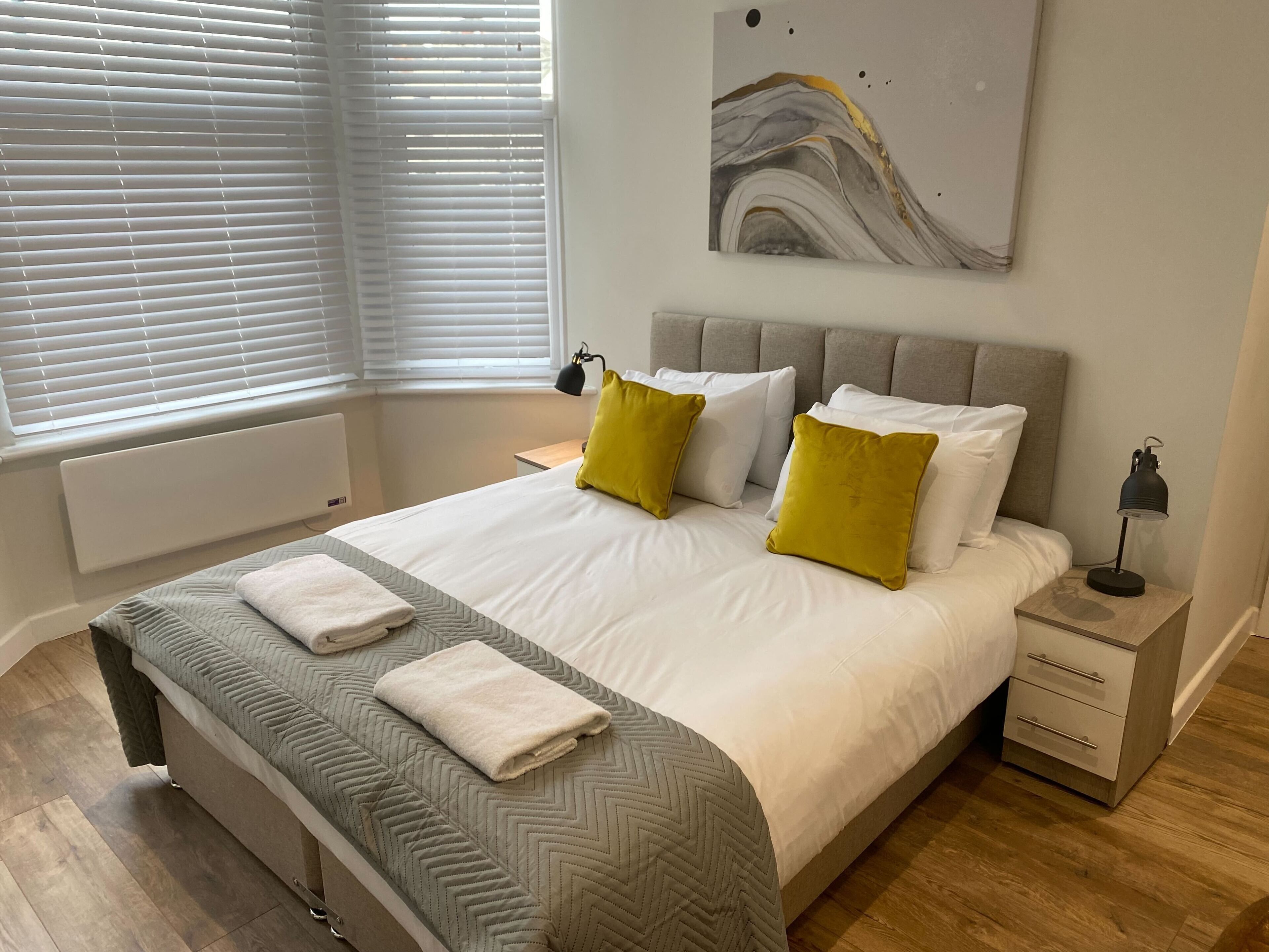 Bureau, fer et planche à repasser