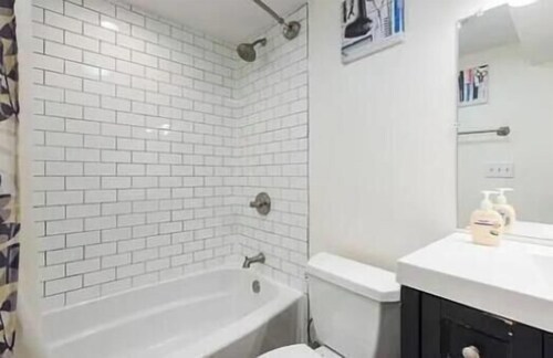 Charming townhome ground floor/basement unit