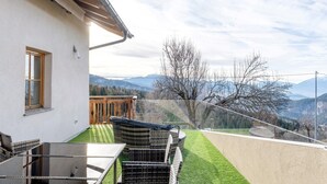 A balcony with outdoor furniture, a view of mountains, and a clear sky. - Apartment 'Panorama Val Di Non' with Mountain View, Wi-Fi, and Air Conditioning (Unsere Liebe Frau im Walde-St. Felix)