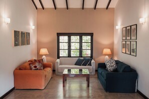 Interior - The 6th Milepost Tea Bungalow (Mirahawatta)