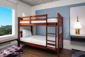 Deluxe Studio Suite | In-room safe, desk, laptop workspace, blackout curtains - Executive Inn At Six Flags (Atlanta)