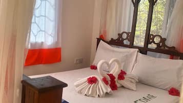 Chambre Double Confort, vue jardin | Décoration personnalisée, ameublement personnalisé