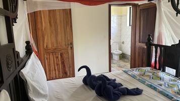 Deluxe Villa, 3 Bedrooms, Kitchen, Garden View | Individually decorated, individually furnished, iron/ironing board