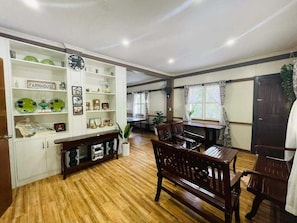 Standard Quadruple Room | Desk, free WiFi, bed sheets - 1193 Pinehall Farm Rizal (Antipolo)