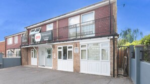 House | Exterior - Standard Twin Room (Uxbridge)