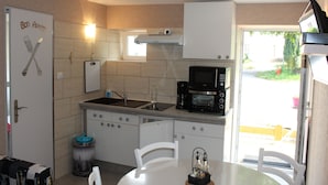 Kaffetrakter/tekoker, kjøleskap, mikrobølgeovn og ovn