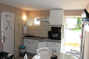 Fridge, microwave, oven, stovetop - Jujuouragan 1 (Saint-Dié-des-Vosges)
