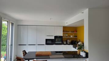 Micro-ondes, four, plaque de cuisson, lave-vaisselle