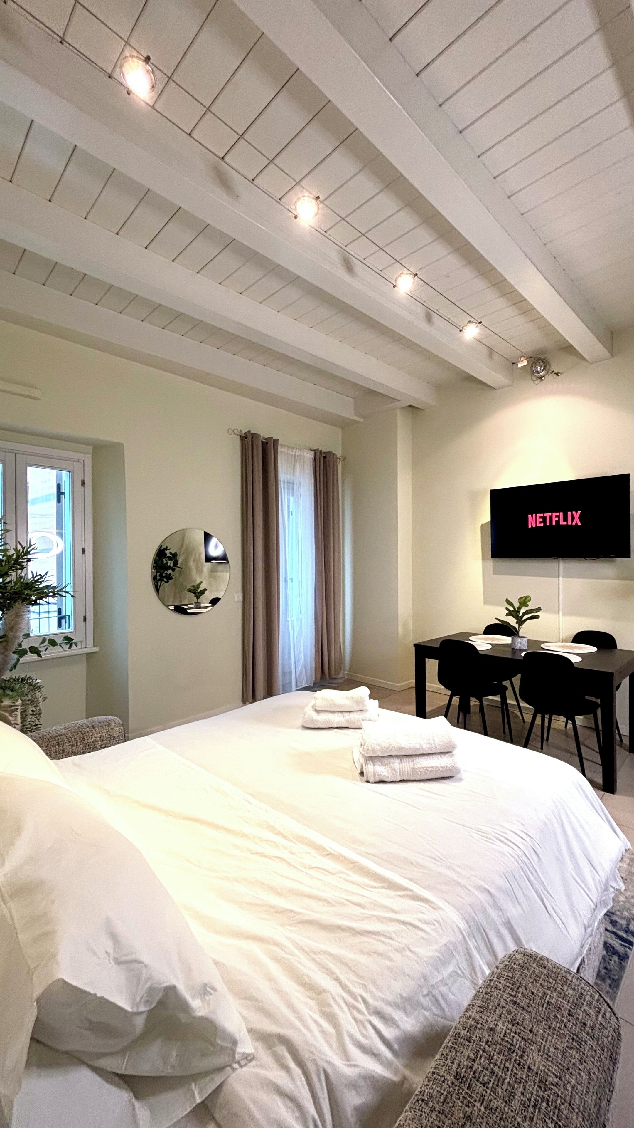 2 chambres, fer et planche à repasser, Wi-Fi, draps fournis