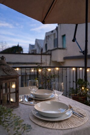Outdoor dining - Rossini's Nest: Luxury downtown+Terrazzo and Garage (Pesaro)