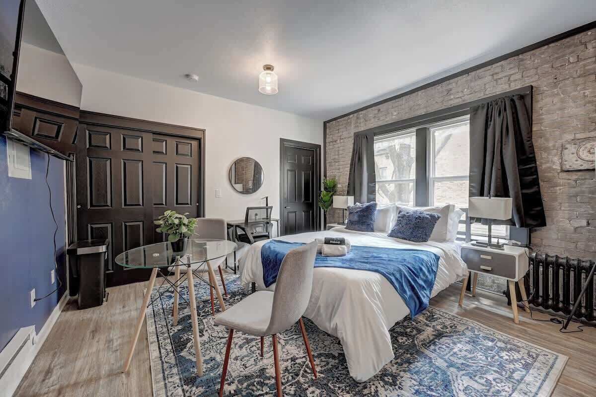 Strykjärn/strykbräda, wi-fi och sängkläder