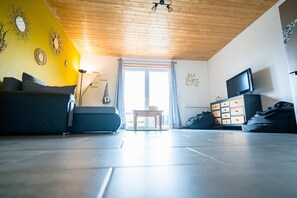 Smart TV - Apartment in Froidchapelle with terrace (Froidchapelle)