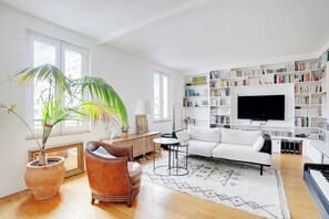 Smart TV, offices - Beautiful Apartment 2BR/3P – Beaugrenelle (Paris)