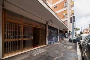 Exterior - GuestHost - A comfortable and welcoming 70 square meters apartment, perfect for four people, located on the fourth floor of a renovated building with an elevator (NOT accessible to disabled guests).The property is strategically located in the San Lorenzo (Rome)