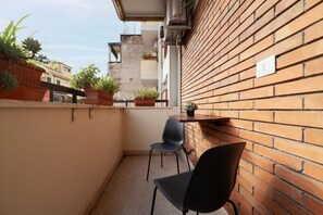 Property grounds - GuestHost - A comfortable and welcoming 70 square meters apartment, perfect for four people, located on the fourth floor of a renovated building with an elevator (NOT accessible to disabled guests).The property is strategically located in the San Lorenzo (Rome)