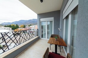 Outdoor dining - Lovely 2-bedroom apartment with AC in enchanting Sutomore (Sutomore)